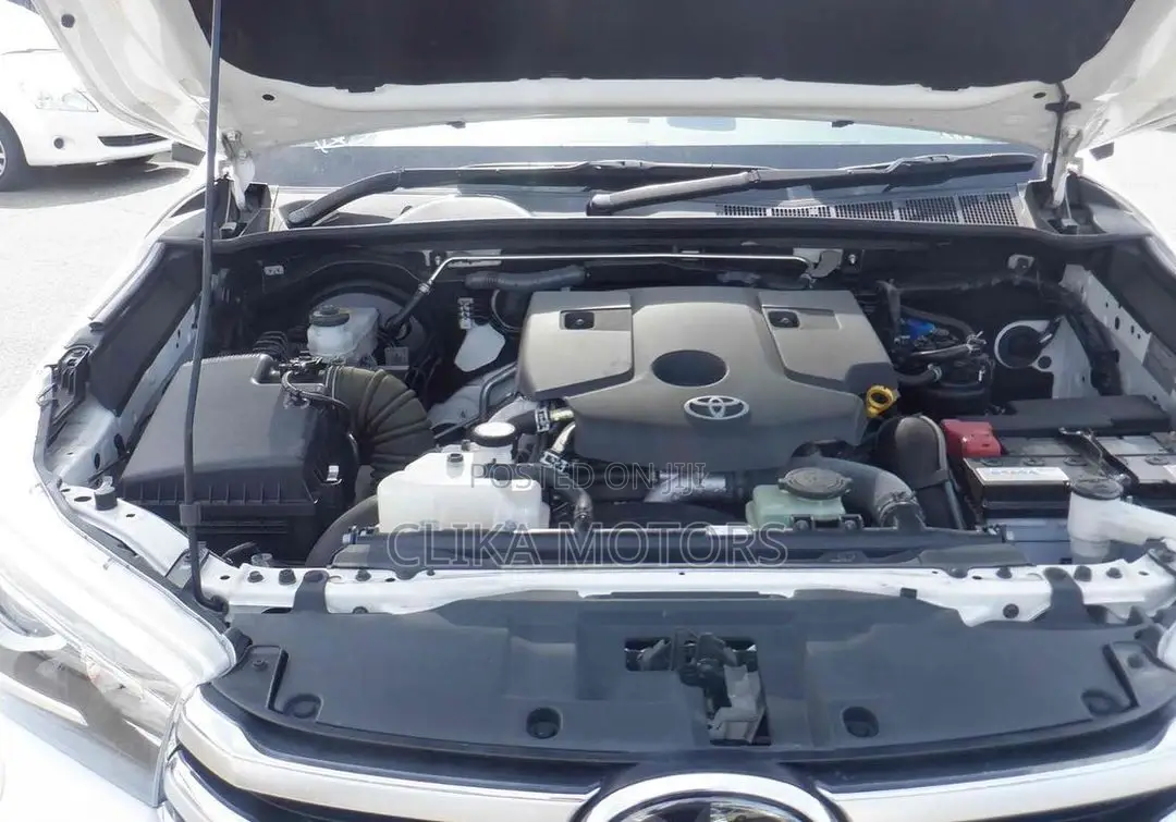 Toyota Hilux 2018 White