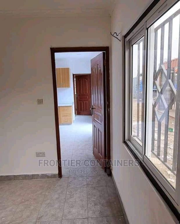 Bedsitters - thumbnail 3