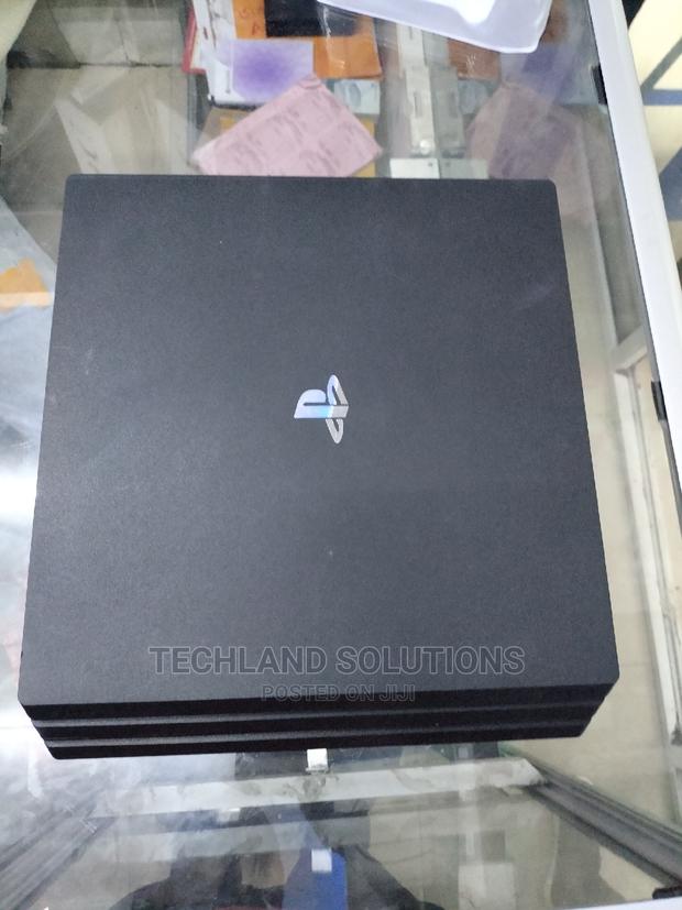 Playstation 4 PRO Used - main view