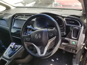 Honda Fit Shuttle 1.5 Hybrid 4WD 2015 Black