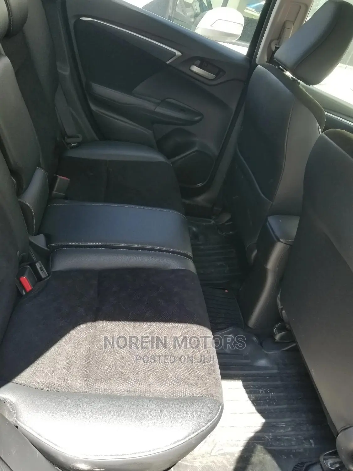Honda Fit Shuttle 1.5 Hybrid 4WD 2015 Black