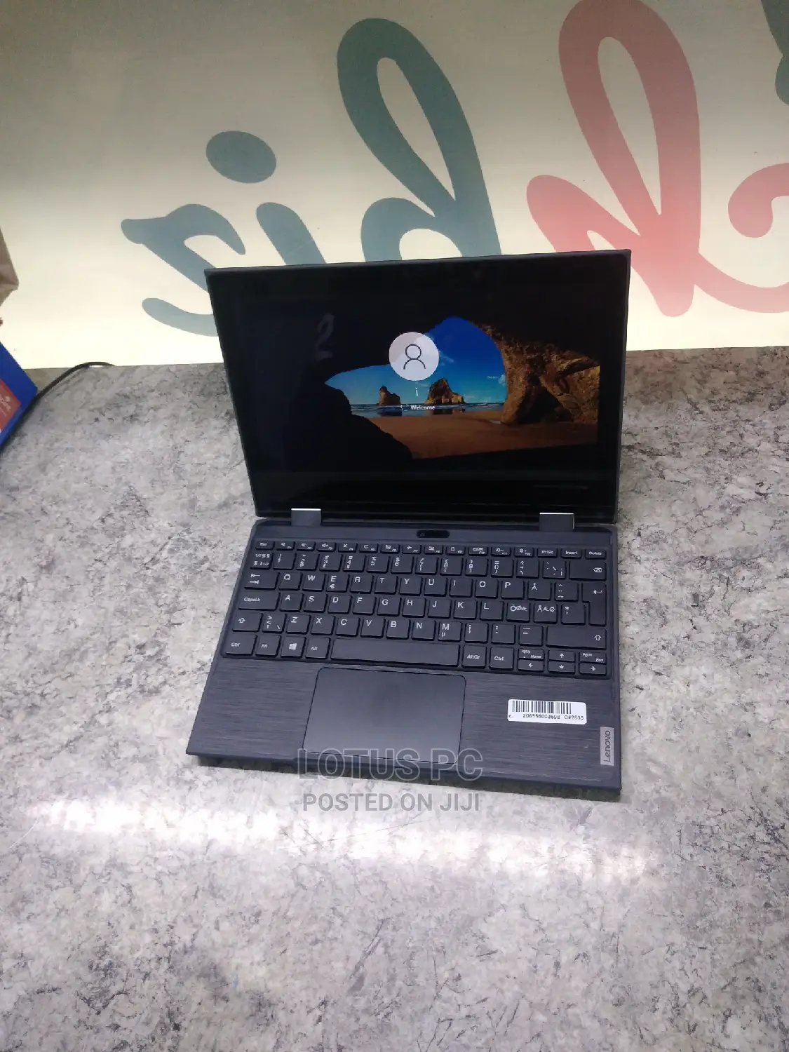 Laptop Lenovo 300e 4GB Intel Pentium SSD 128GB