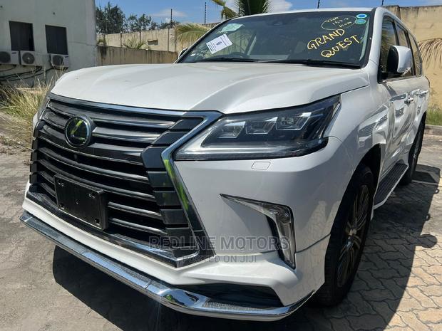 Lexus LX 570 AWD 2016 Off White - main view