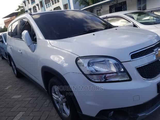Chevrolet Orlando 2.0 2015 White - main view