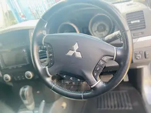 Mitsubishi Pajero 2015 Silver
