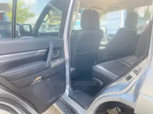 Mitsubishi Pajero 2015 Silver