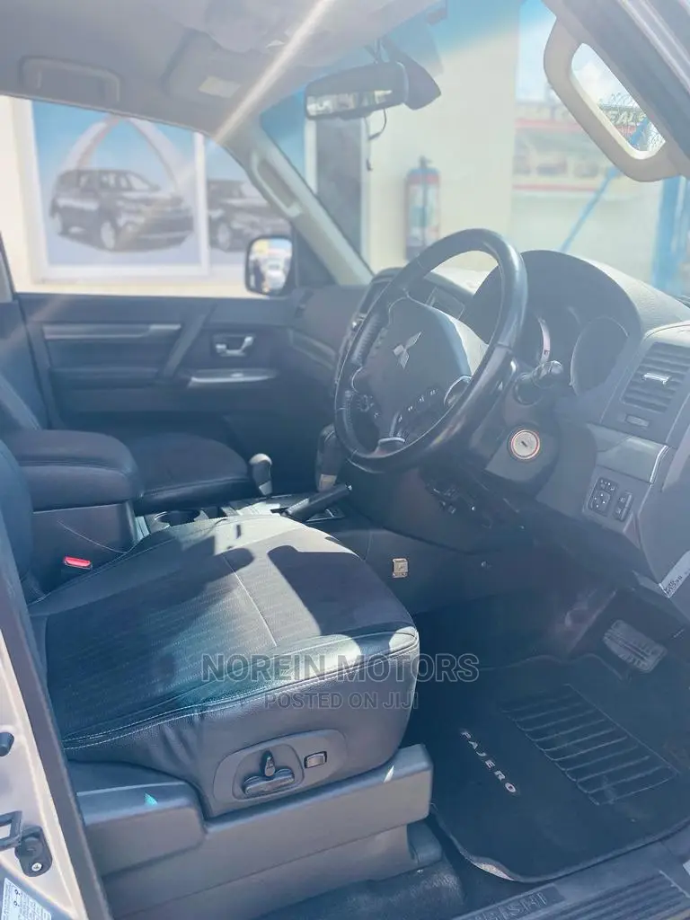 Mitsubishi Pajero 2015 Silver