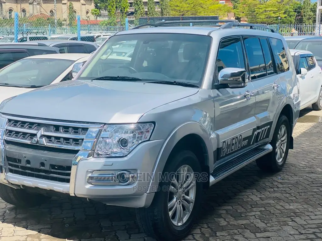 Mitsubishi Pajero 2015 Silver