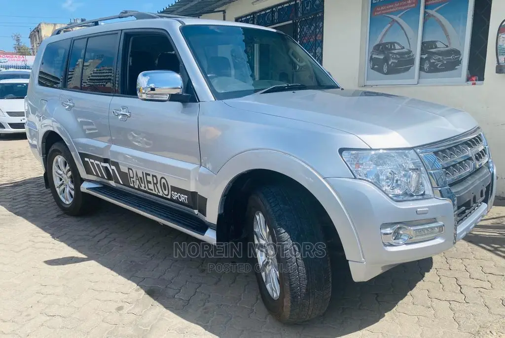 Mitsubishi Pajero 2015 Silver