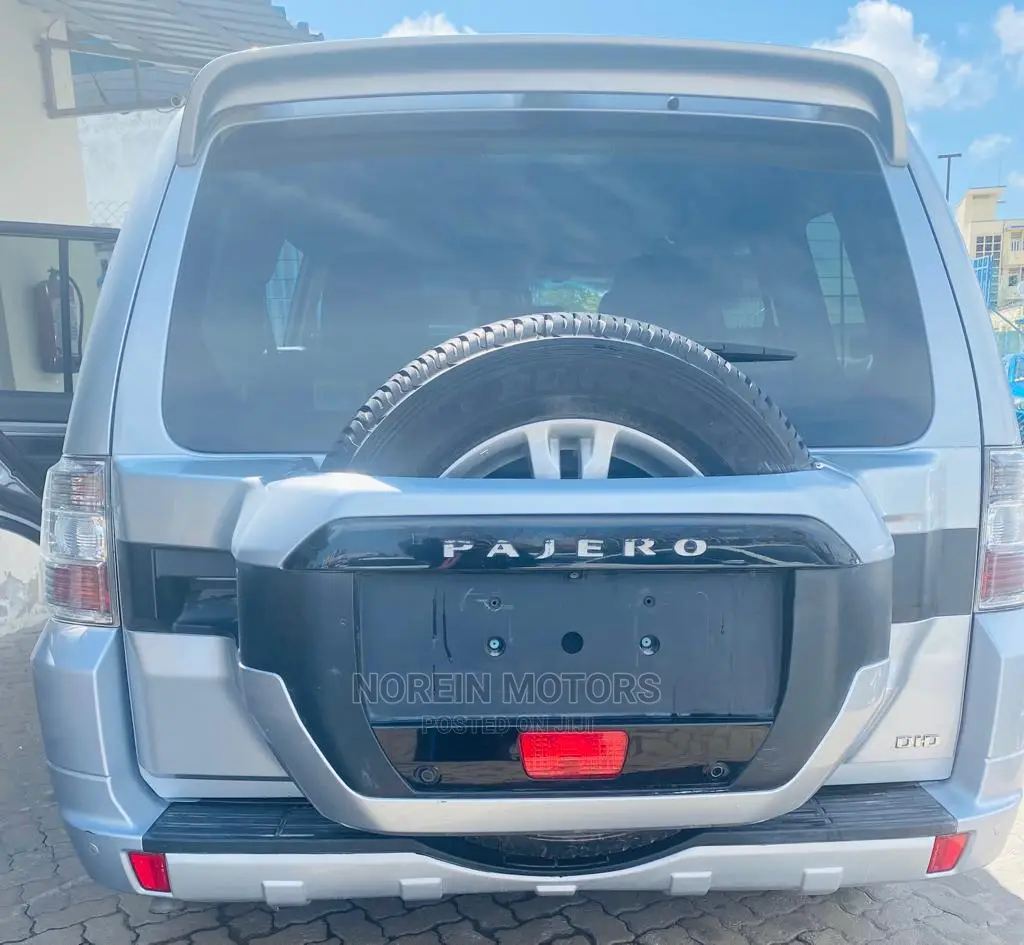 Mitsubishi Pajero 2015 Silver