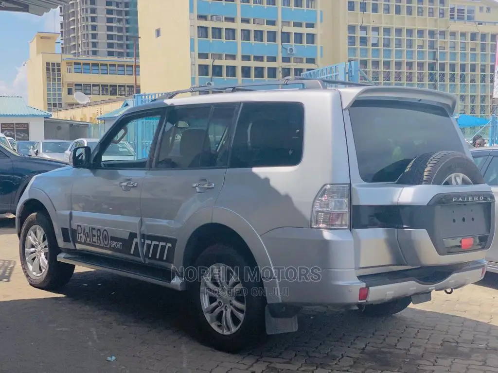Mitsubishi Pajero 2015 Silver