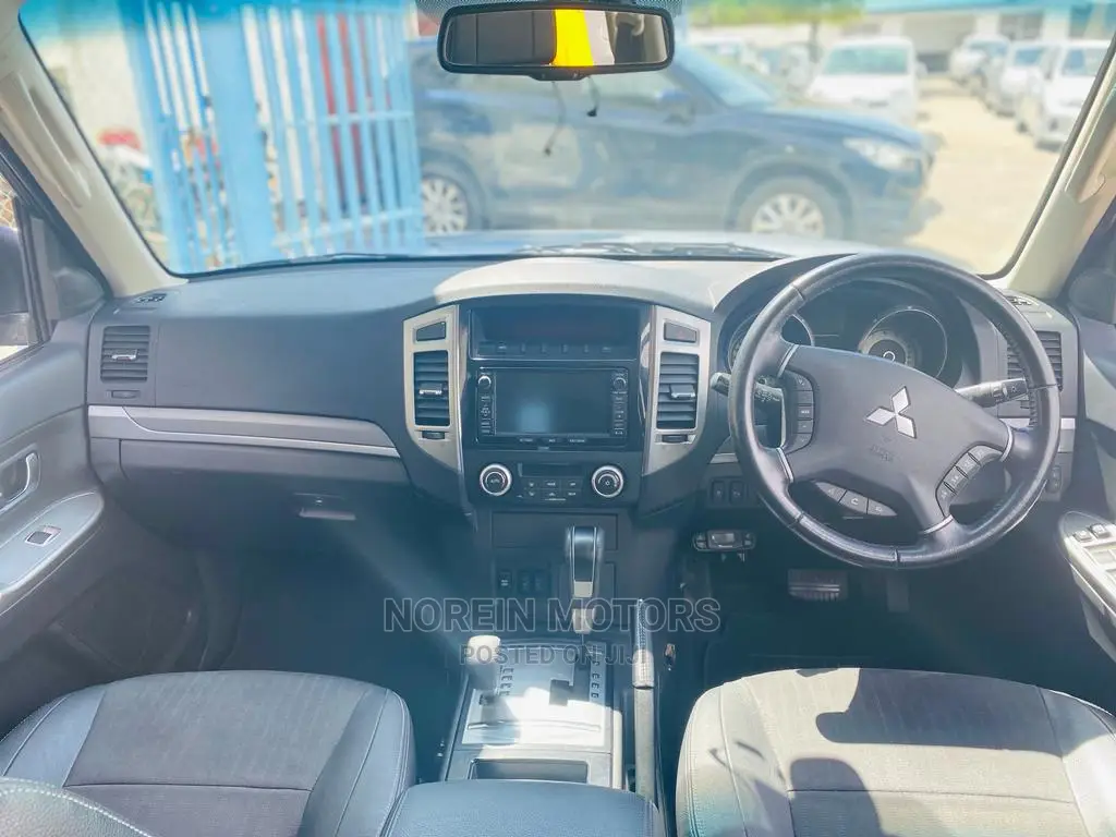 Mitsubishi Pajero 2015 Silver