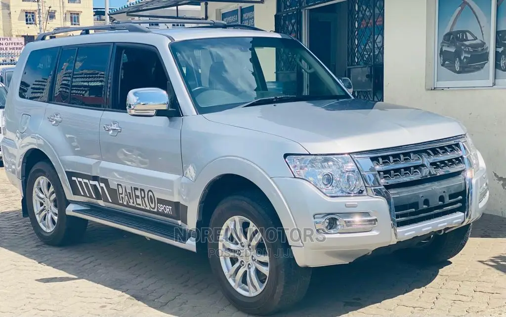 Mitsubishi Pajero 2015 Silver