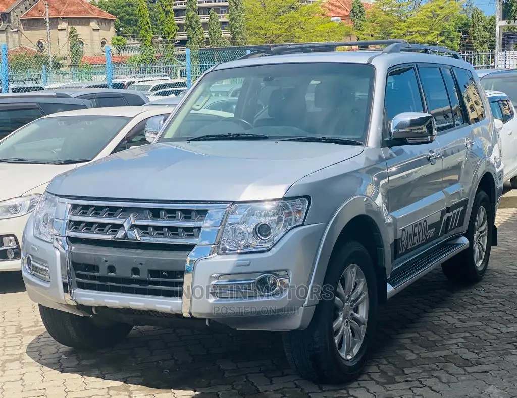 Mitsubishi Pajero 2015 Silver