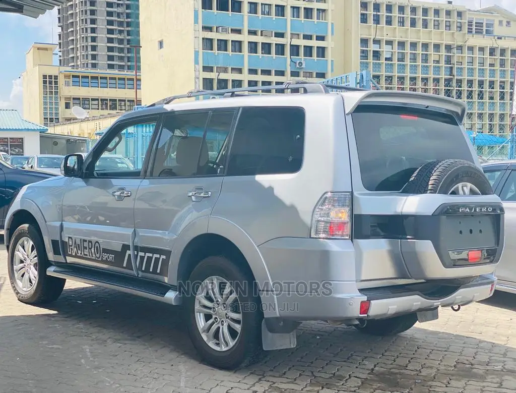 Mitsubishi Pajero 2015 Silver