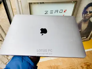 Laptop Apple MacBook Pro 2017 16GB Intel Core I7 SSD 512GB