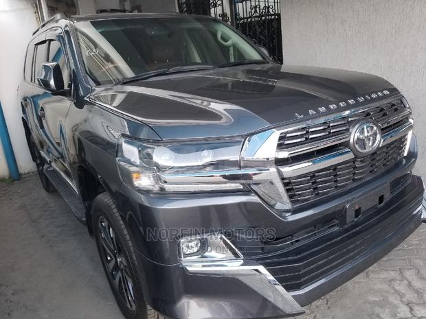 Toyota Land Cruiser 4.6 V8 AX G Selection 2015 Black