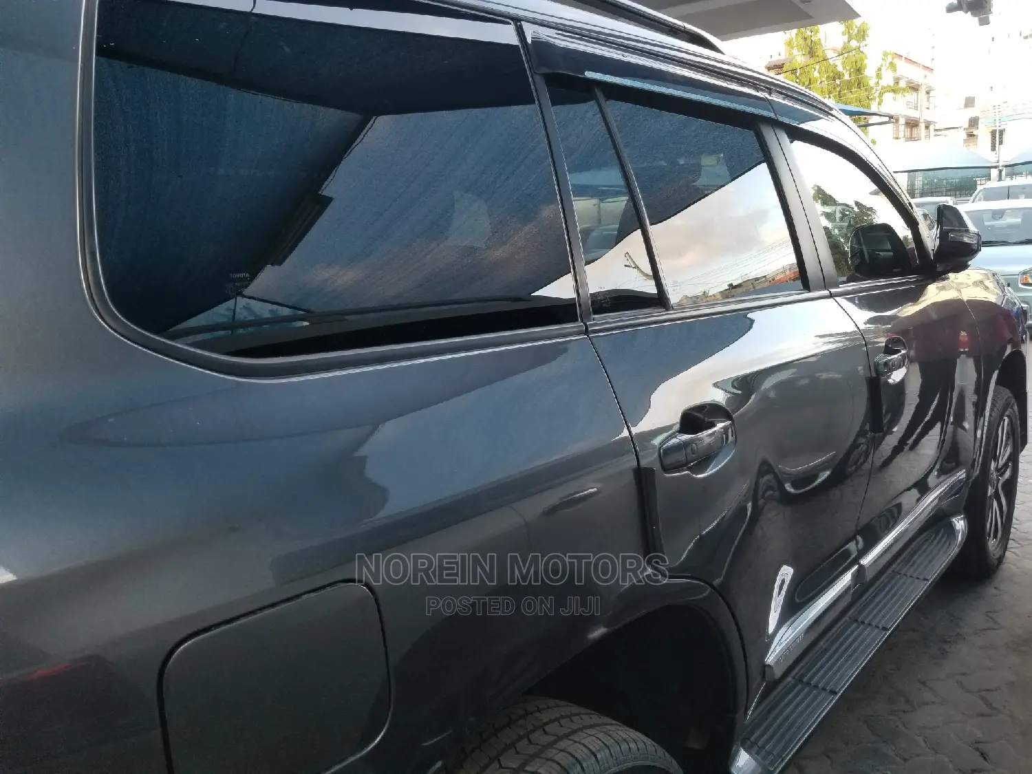 Toyota Land Cruiser 4.6 V8 AX G Selection 2015 Black