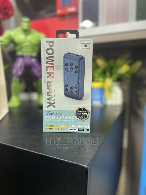 Remax Wireless Power Bank - main view