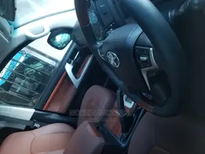 Toyota Land Cruiser 4.6 V8 AX G Selection 2015 Black