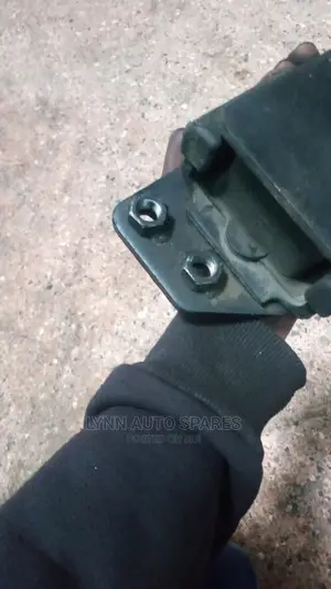 D-Max Engine Mountain 4jj1