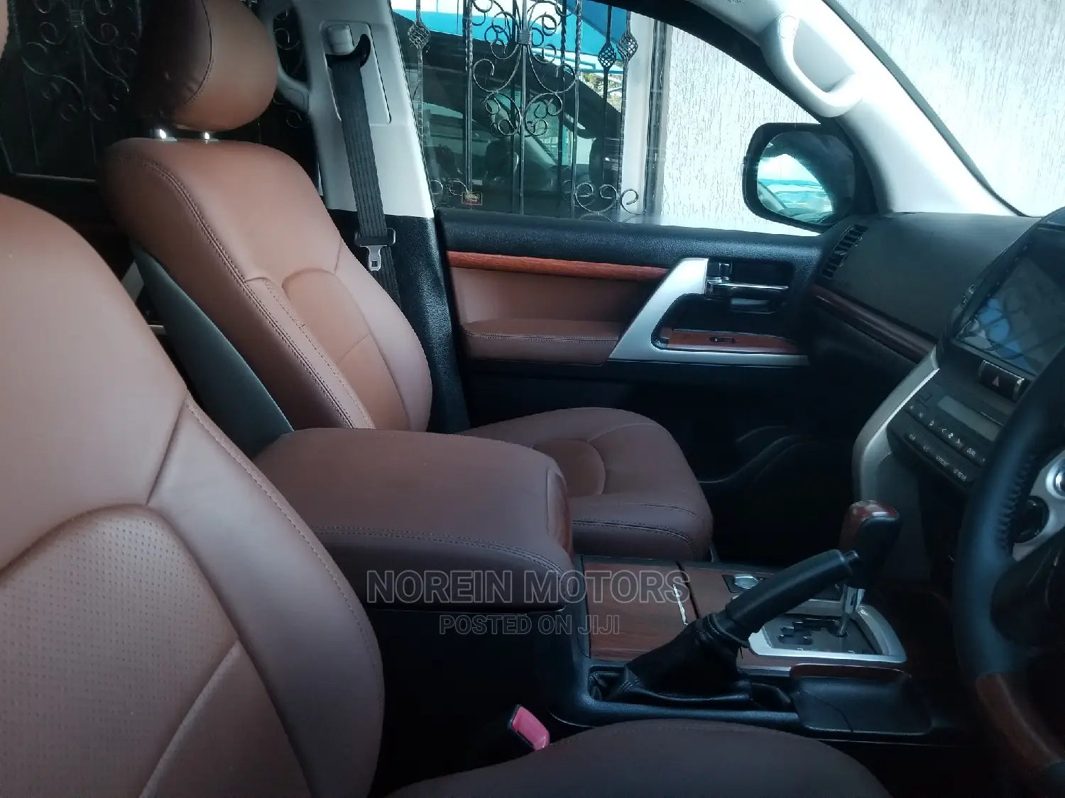 Toyota Land Cruiser 4.6 V8 AX G Selection 2015 Black