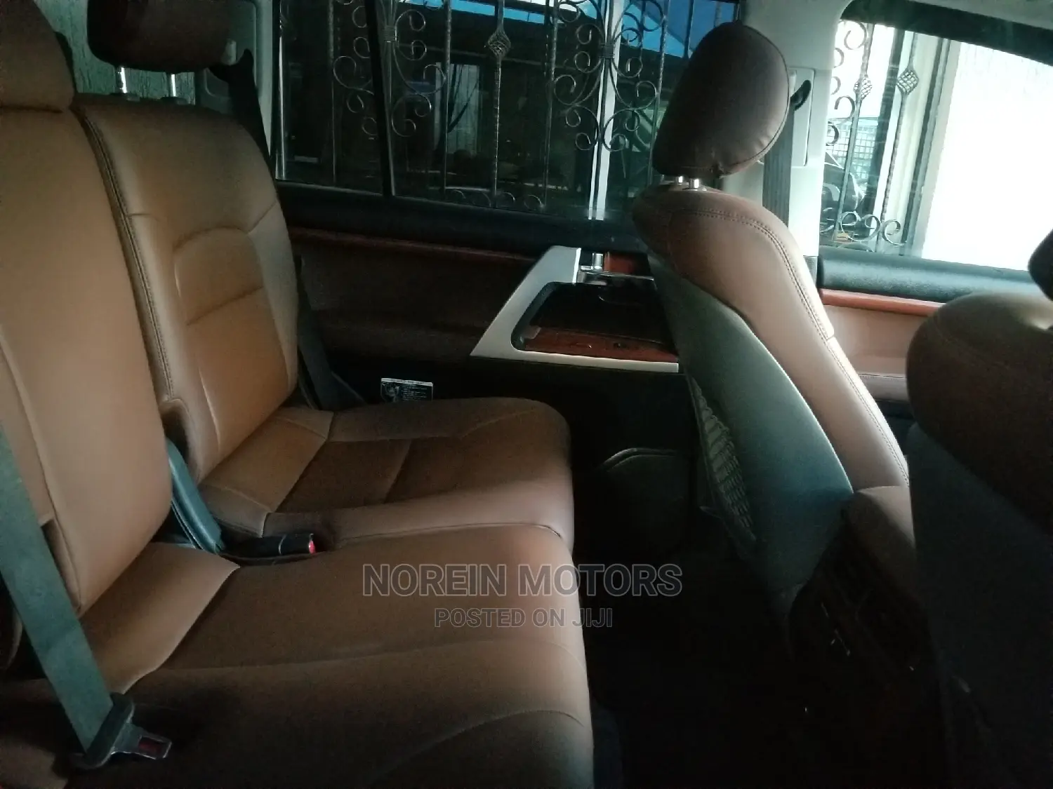 Toyota Land Cruiser 4.6 V8 AX G Selection 2015 Black