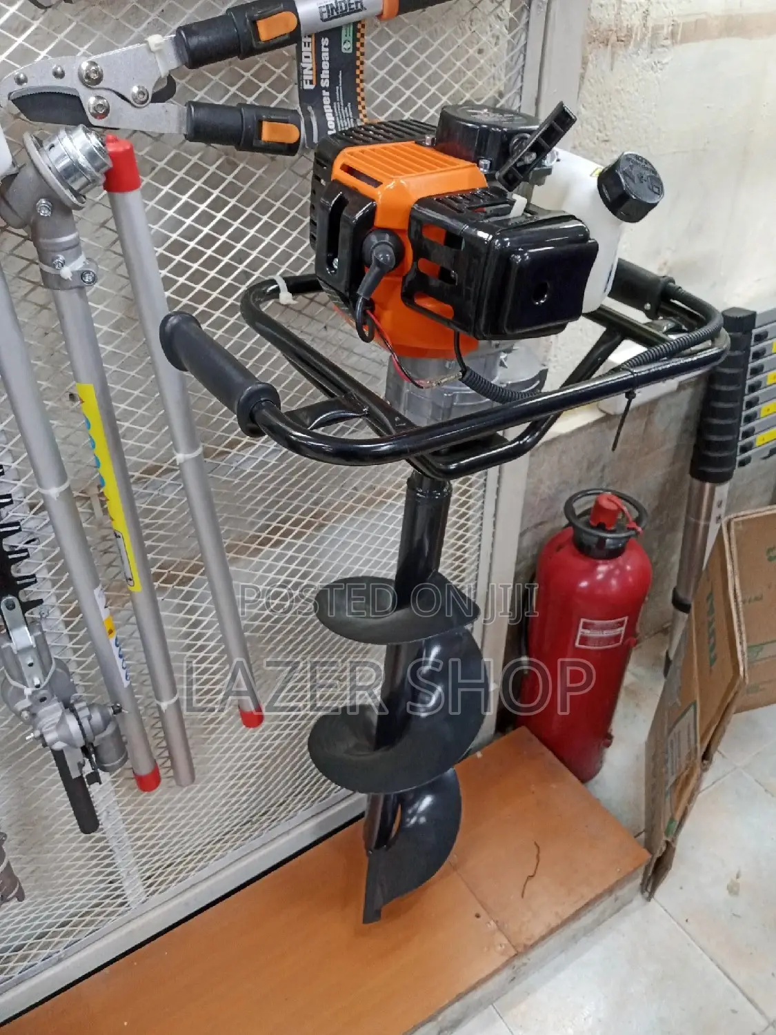 Earth Aeger/Hole Digger Machine