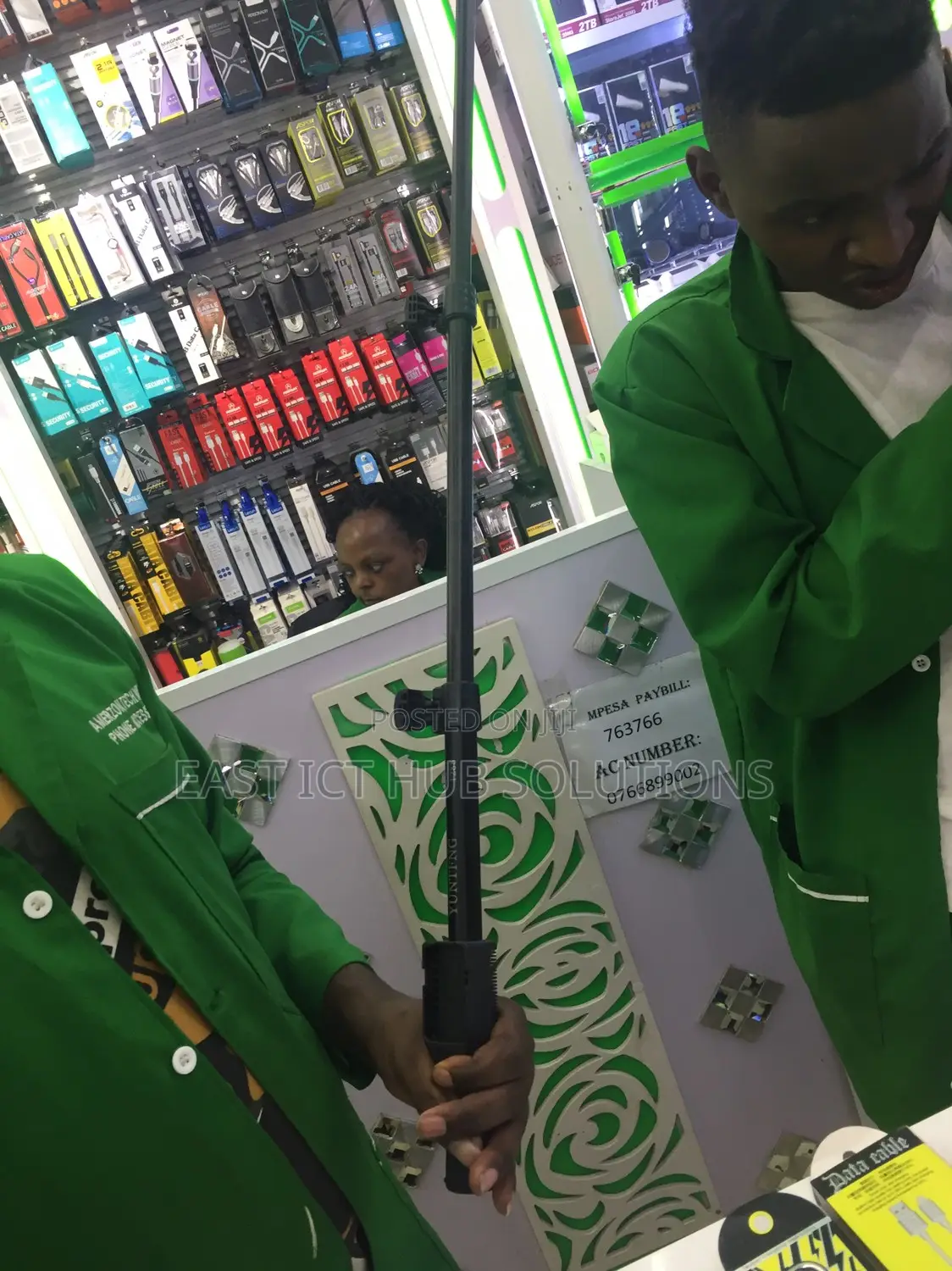 Bluetooth Selfie Stick , 1.5M Long Black