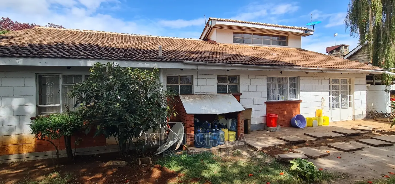 8bdrm Bungalow in Pioneer for sale