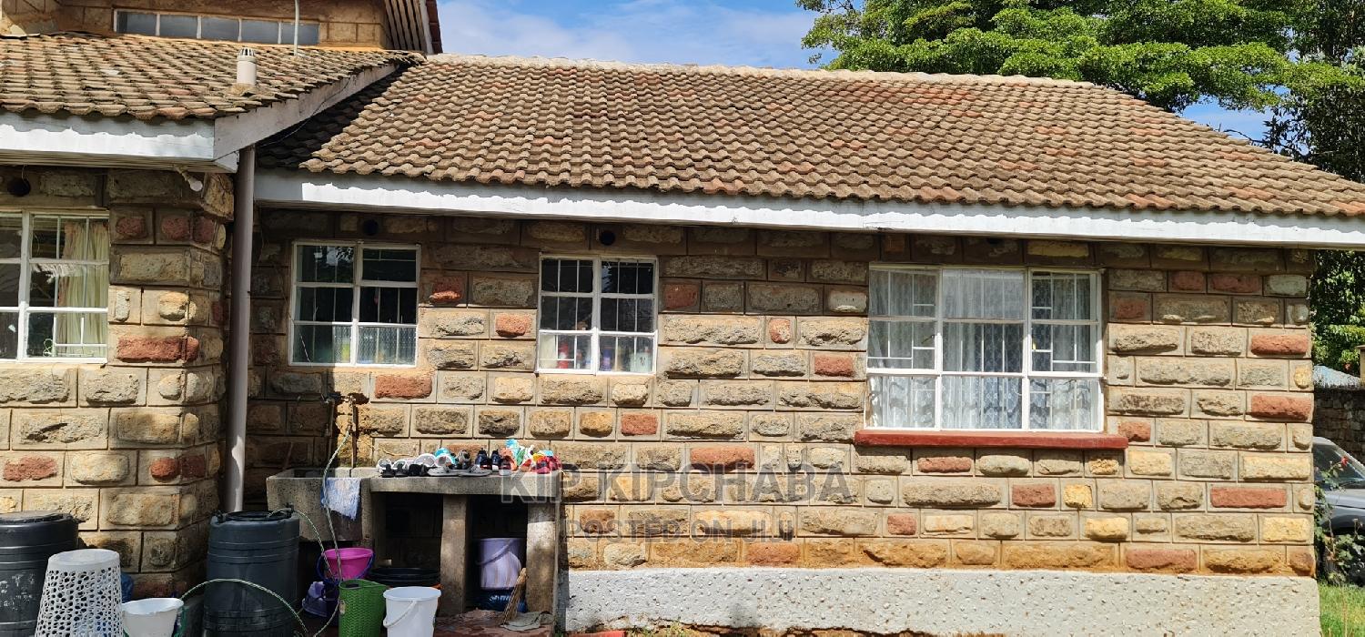 8bdrm Bungalow in Pioneer for Sale in Pioneer Estate Houses