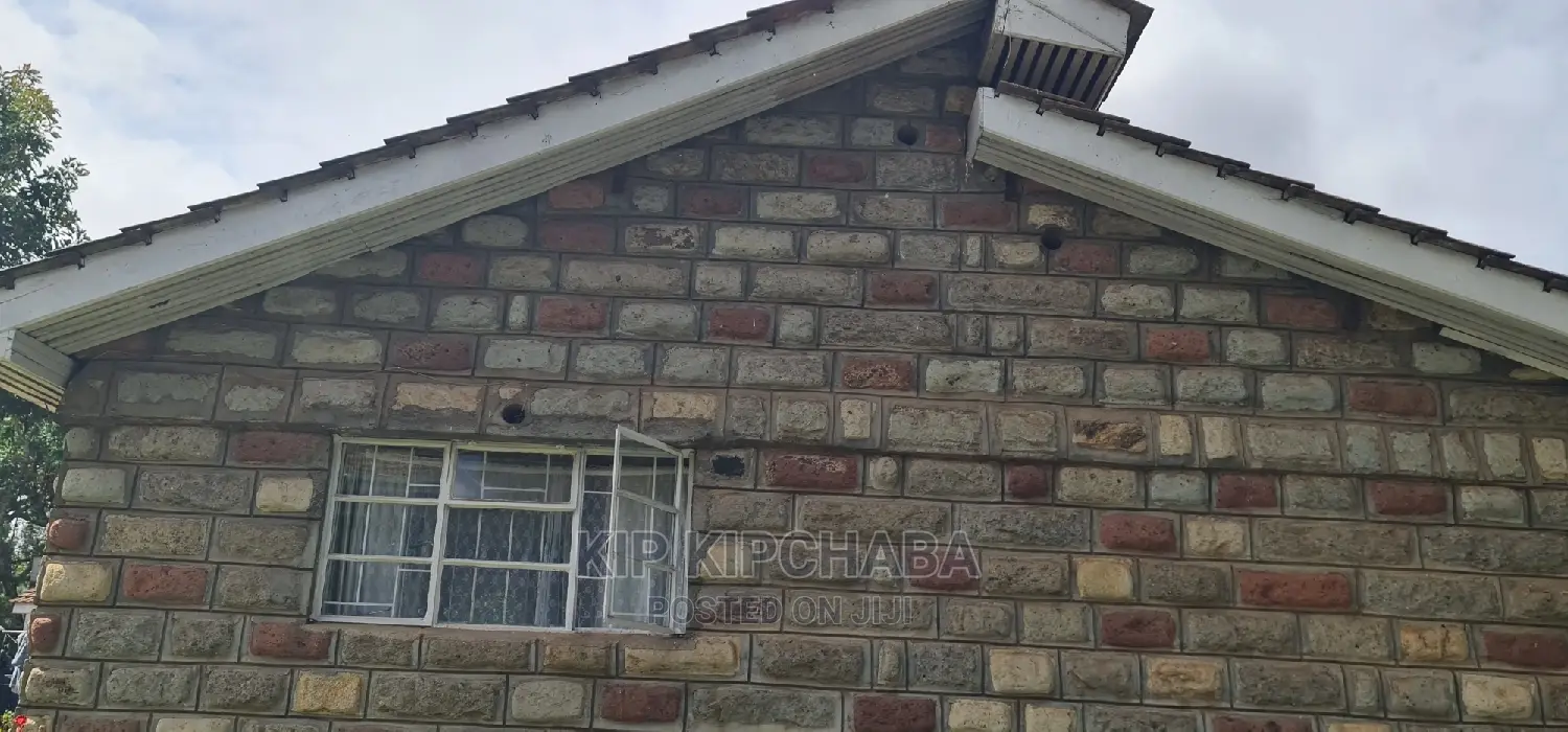 8bdrm Bungalow in Pioneer for sale