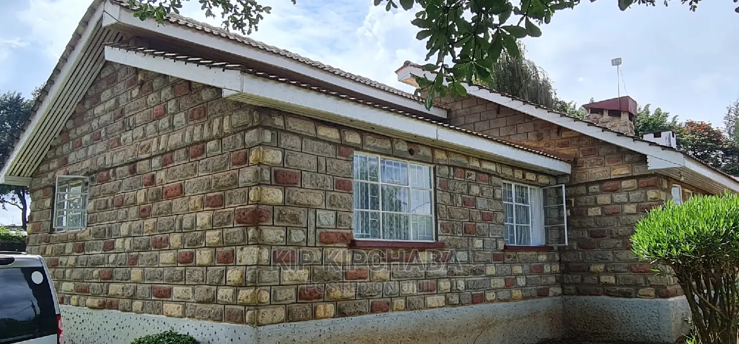 8bdrm Bungalow in Pioneer for sale
