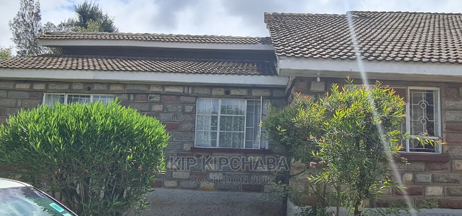 8bdrm Bungalow in Pioneer for sale