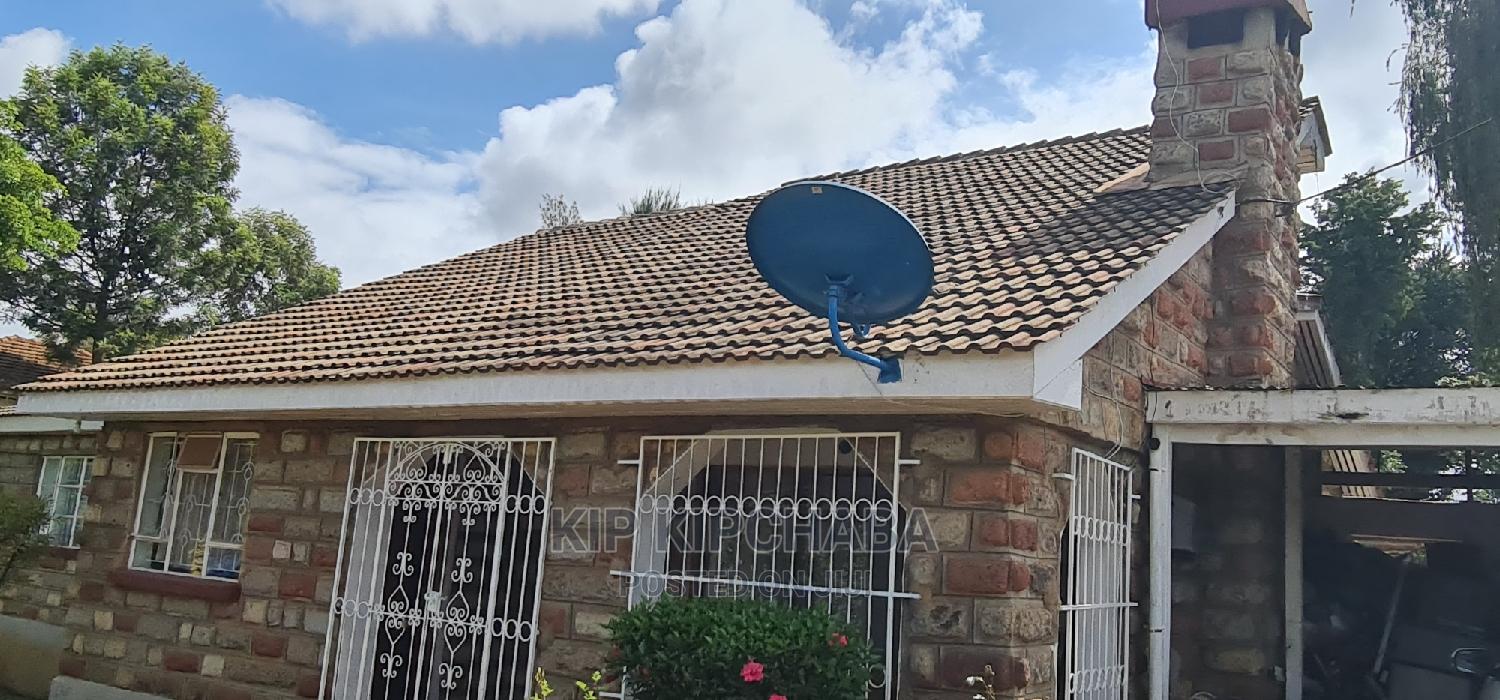 8bdrm Bungalow in Pioneer for Sale in Pioneer Estate Houses