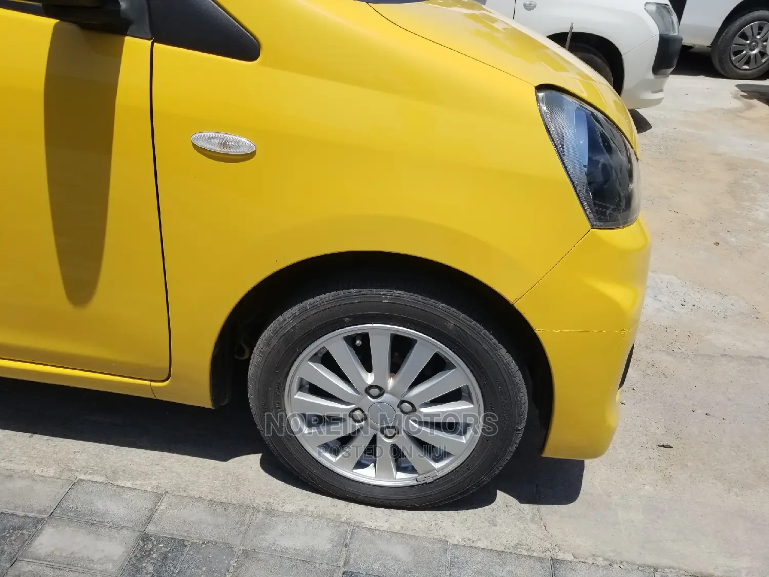 Daihatsu Mira 2015 Yellow