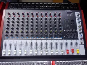 Powered Mixer Yamaha 12 Channels,12DU