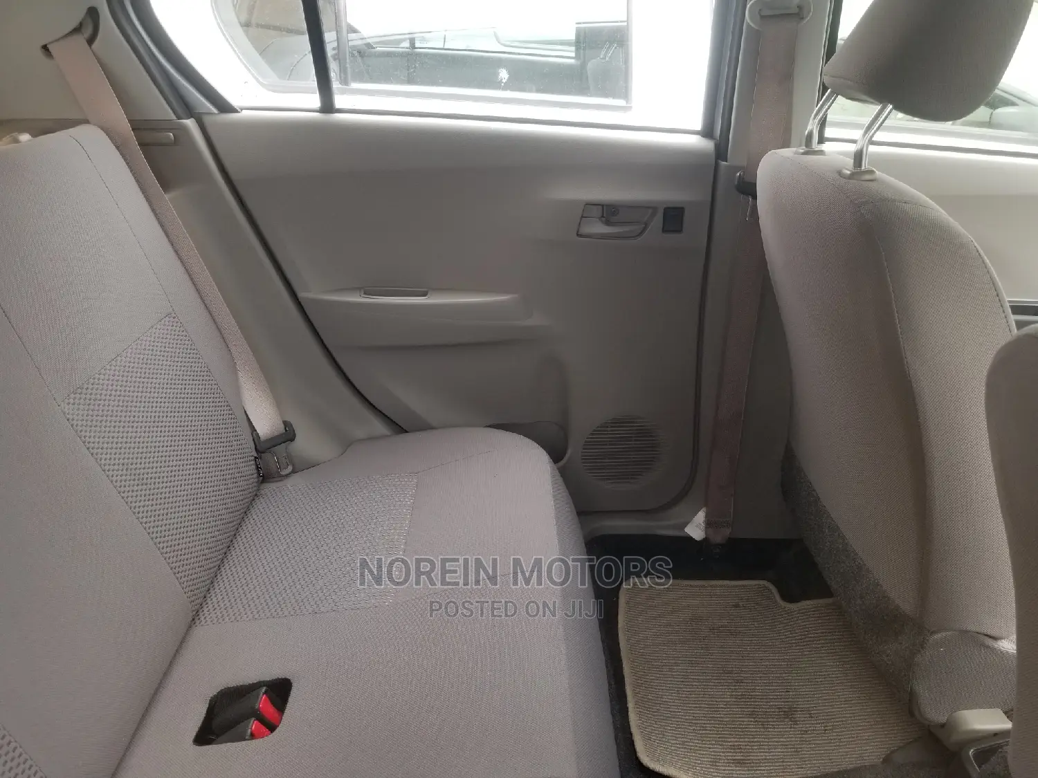 Toyota Pixis Epoch 660 FWD 2015 Silver