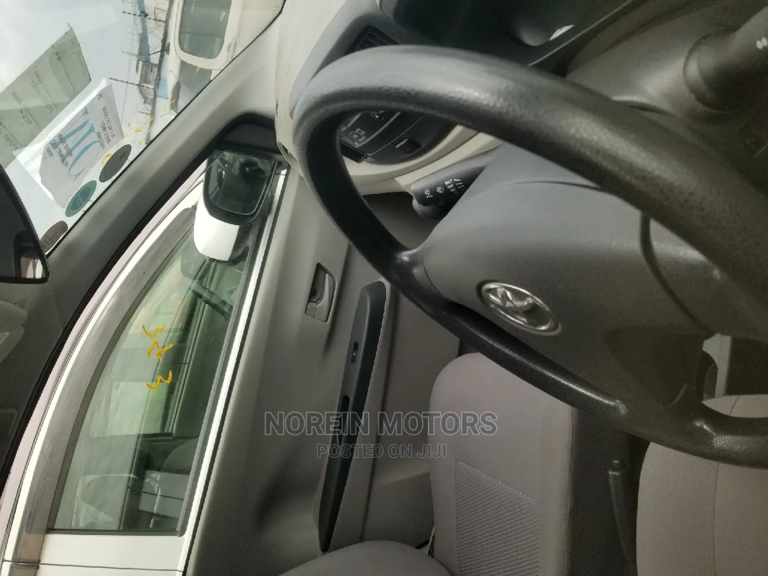 Toyota Pixis Epoch 660 FWD 2015 Silver
