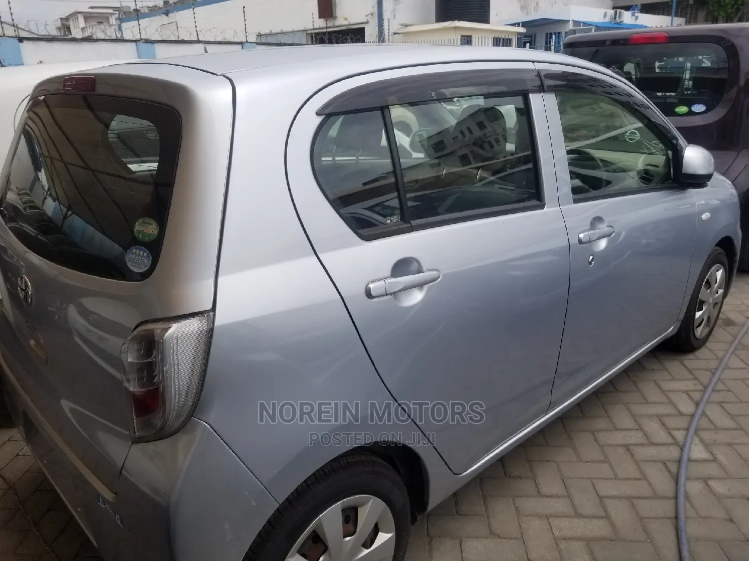 Toyota Pixis Epoch 660 FWD 2015 Silver