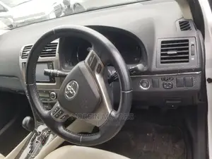 Toyota Avensis 2015 White