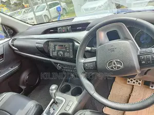 Toyota Hilux 2016 Blue