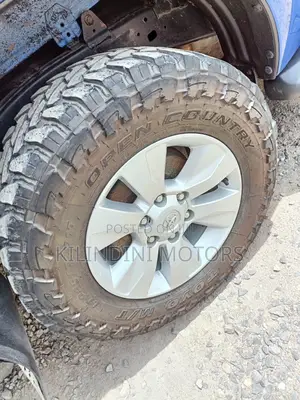Toyota Hilux 2016 Blue