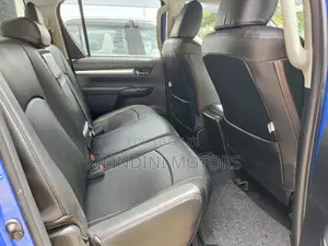 Toyota Hilux 2016 Blue