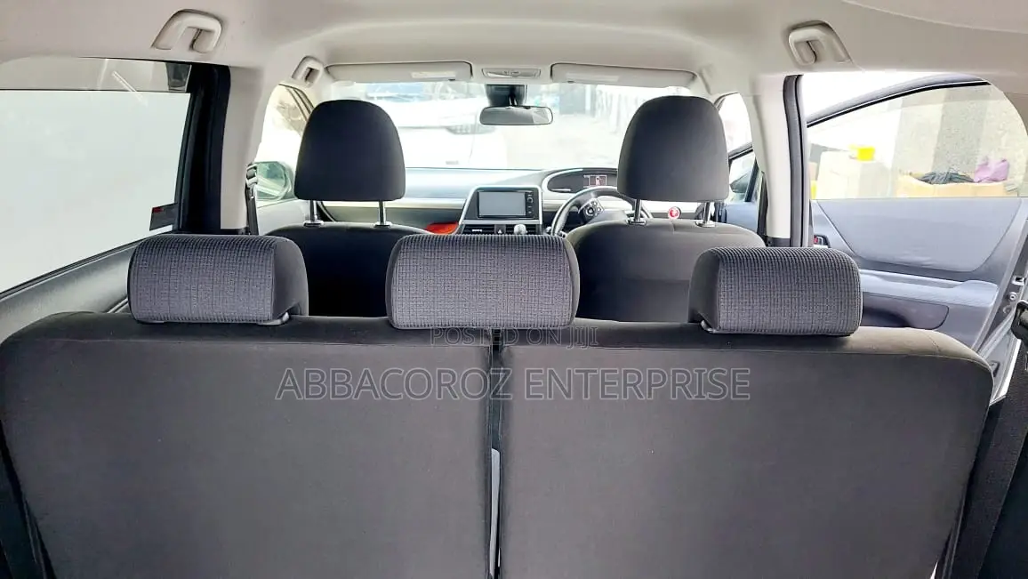 Toyota Sienta 1.5 FWD 2016 Black