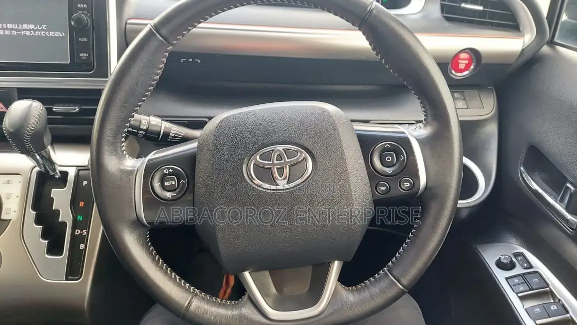 Toyota Sienta 1.5 FWD 2016 Black