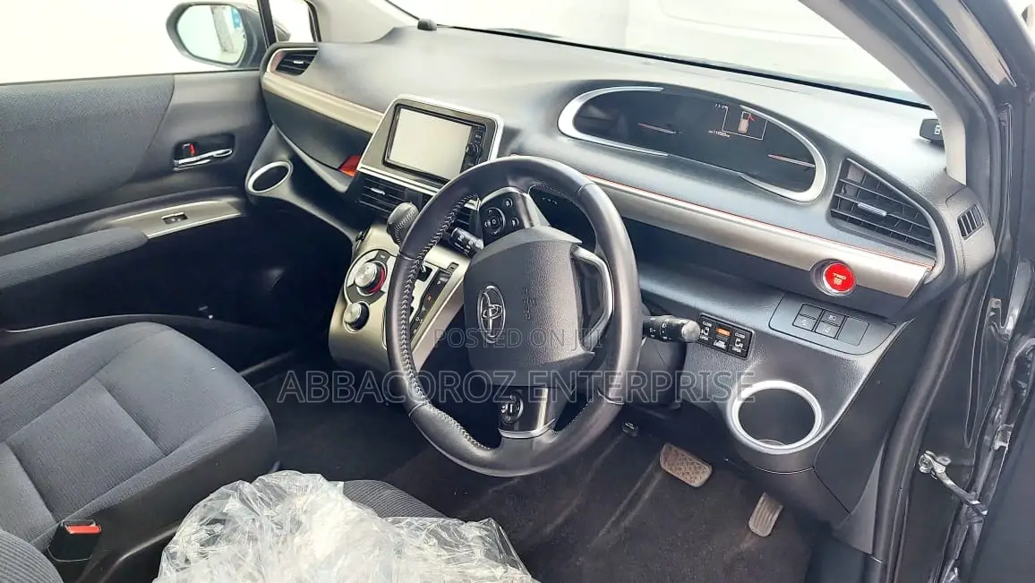Toyota Sienta 1.5 FWD 2016 Black