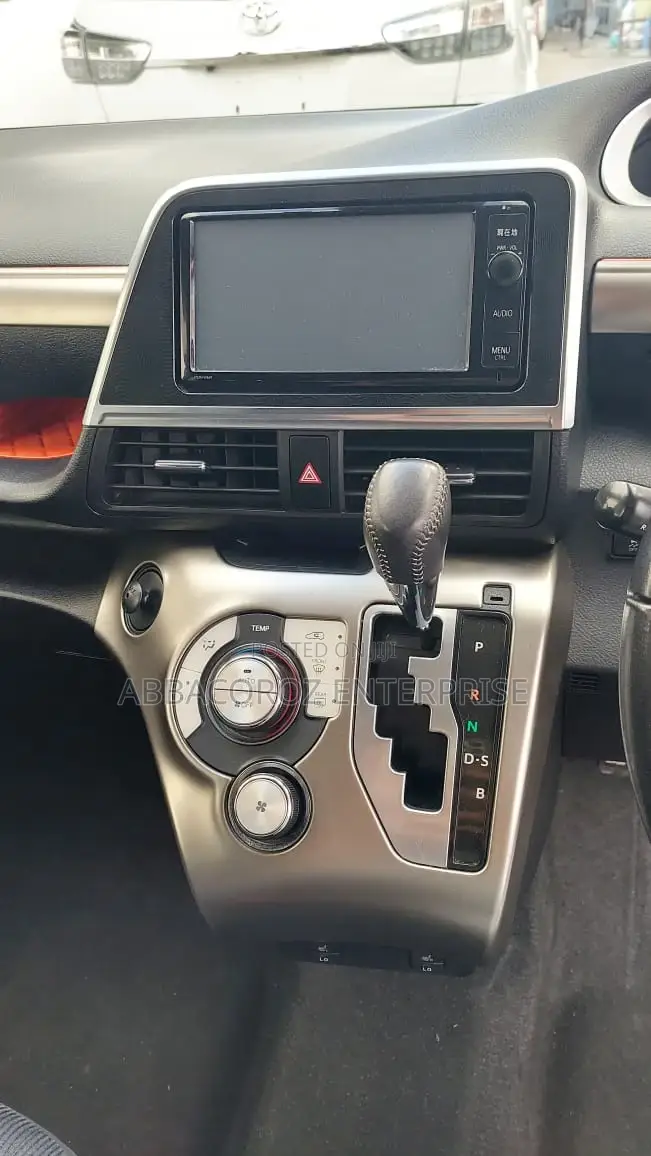 Toyota Sienta 1.5 FWD 2016 Black