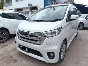 White 2016 Nissan Dayz: Spacious Compact Car for Your Commute