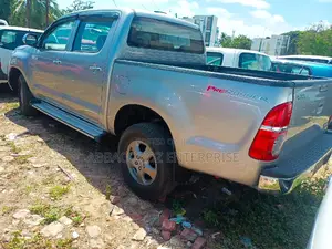 Toyota Hilux 2020 Gray